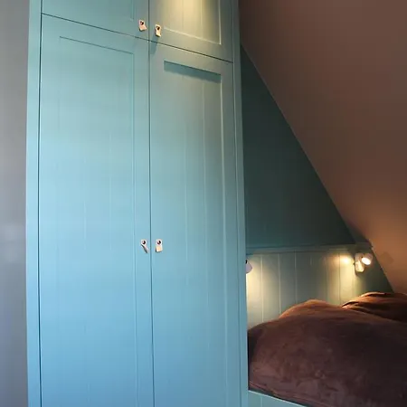 Yellow-upmarine Westerland