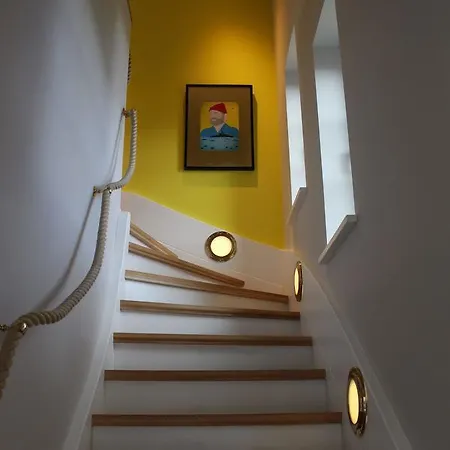 Yellow-upmarine * Westerland