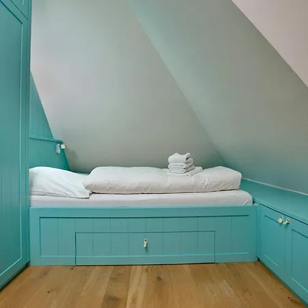 Yellow-upmarine * Westerland