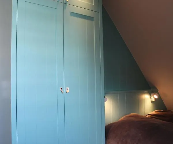 Yellow-upmarine Westerland