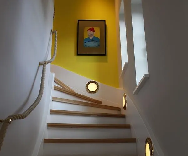 Yellow-upmarine * Westerland